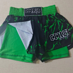 Shorts d'entraînement Muay Thai sur mesure, taille élastique, coupe confortable, parfaits pour un style de vie actif - Product Image 1
