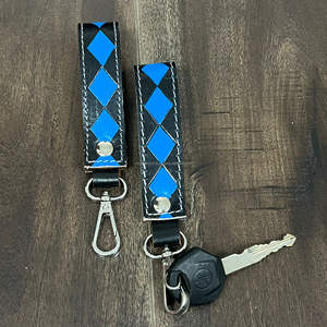 Manufacturer <b>Customized</b> Handcrafted Checkered Leather Wristlet Keychain with Metal Clasp Car Luxury <b>Key</b> Holder Perfect for Gift - Product Image 4
