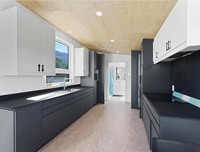 Deux maisons conteneurs sur mesure sur moins de 2 acres avec vue spectaculaire, alimentation intégrée et espace de préparation, livraison gratuite en France