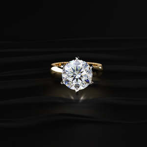 Anillos de Moissanita Redondos de 5 Quilates VVS en Oro Amarillo Sólido de 18K para Distribuidores Profesionales de Joyería Nupcial - Product Image 1