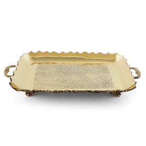 Plateau décoratif rectangulaire artisanal en métal plaqué or, texture crocodile, plateau de service en métal écologique - Product Image 6