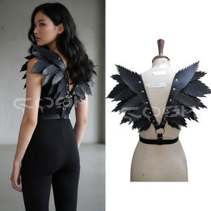 Harnais de corps noir et or avec accents dorés métalliques - Product Image 6