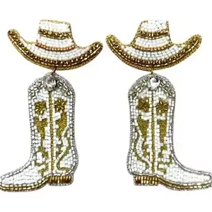 Pendientes de Aro con Cuentas de Semillas, Bordados a Mano, Diseño Exclusivo, Joyería de Moda para Mujer por MD HANDICRAFTS - Product Image 1