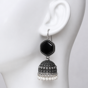 Boucles d'oreilles Jhumka en argent oxydé faites à la main avec pierres noires et perles pour femmes - Fournisseur en gros - Product Image 3