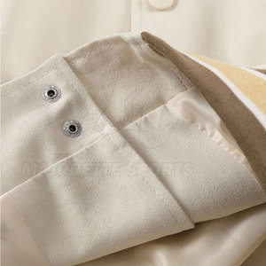 Veste de style universitaire haut de gamme au design élégant, vêtement d'extérieur de mode urbaine premium avec une sensation confortable et une construction légère - Product Image 4