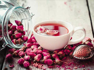 TÉ DE ROSA ROJA PROFUNDAMENTE DULCE, PÉTALOS Y BOTONES DE ROSA SECOS ENPAQUETADOS A GRANEL, EL TÉ DE ROSA CONGELADO ES UN ÉXITO DE VENTAS. - Product Image 3