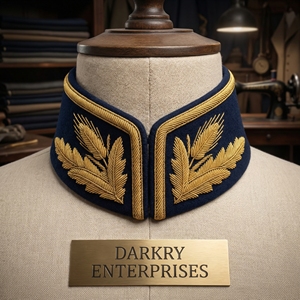 Service de Fabrication d'Accessoires Vestimentaires Personnalisés : Broderie Artisanale en Fil d'Or, Col en Velours à Col en V, Motif Feuille de Laurier - Product Image 4