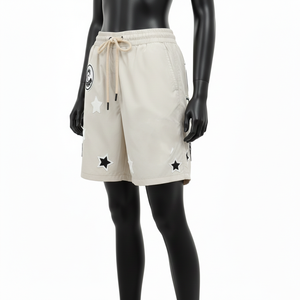 Shorts cortavientos de alta calidad para mujer, poliéster transpirable, beige crema, con apliques bordados y logotipo. - Product Image 4