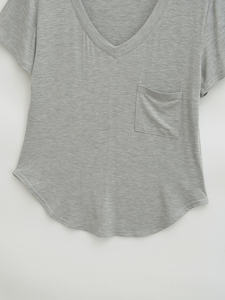 เสื้อยืดคอวีมีกระเป๋าสำหรับผู้หญิง รุ่น 2026 สีเทาเฮเธอร์ ผ้าคอตตอนผสมเนื้อนุ่ม ทรงหลวม แขนสั้น สไตล์ลำลอง เหมาะสำหรับฤดูร้อน เสื้อพื้นฐาน HD - Product Image 2