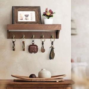 Porte-clés mural en bois avec finition rustique et crochets métalliques, support mural pour clés d'entrée en bois - Product Image 3