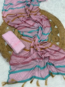Sari en crêpe de soie imprimé numériquement pour femmes, avec un haut en soie de Bangalore brodé de sequins Resham, tenue de fête indienne. - Product Image 3