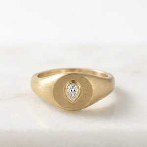 Bague de fiançailles en diamant de laboratoire taille poire, bande brossée, couleur E VVS, or massif 10K 14K 18K, certifiée IGI, bague de mariée de luxe - Product Image 4