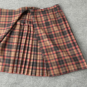 กระโปรงสไตล์สก็อตสำหรับผู้หญิง สีน้ำตาล ผ้าขนสัตว์ จีบระบาย ความยาวปานกลาง แบบคิลท์ ปิดด้วยหัวเข็มขัด ลายทาร์ทันแบบวินเทจ - Product Image 2