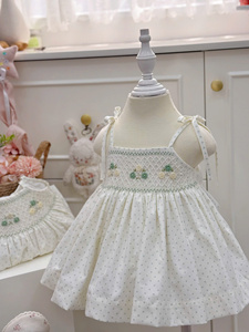 Vestido de niña a la moda, hecho a mano, con smock, de lino y algodón orgánico, transpirable, lavable, con estampado floral, en stock. - Product Image 2