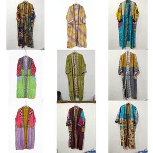 ชุดคลุมกิโมโนผ้าไหมสไตล์โบฮีเมียนวินเทจสำหรับผู้หญิง ดีไซน์ลายปะติด แขนยาว ความยาวเต็มตัว ปิดด้วยเชือกผูก ผลิตจากผ้าไหมแท้ 100% - Product Image 1