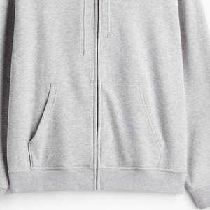 เสื้อฮู้ดดี้ผู้ชายสไตล์ Urban Utility ผ้าคอตตอนพรีเมียมหนานุ่ม รับผลิตเสื้อผ้า OEM แบรนด์ส่วนตัว ขายส่งเสื้อผ้าสตรีทแวร์ - Product Image 4