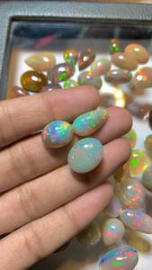 Opale naturelle cabochon à jeu de couleurs et d'étincelles, formes variées, pierre précieuse en vrac pour la fabrication de bijoux - Product Image 2