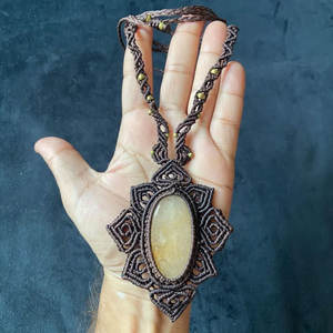 Colgante de Cristal Curativo de Cuarzo Rutilado Dorado Natural con Forma de Bola de Bambú y Aleación de Zinc, Mangalmay Corporation, Venta al por Mayor, Jaipur - Product Image 3