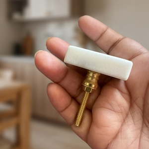 Pomo de Gabinete de Mármol Blanco Natural con Tornillo de Latón, Tirador de Cajón de Cocina, Herraje Moderno de Piedra para Muebles 4x4x6cm - Product Image 3