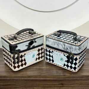 Organisateur de bijoux en cuir de vachette usiné à la main de style occidental avec intérieur en velours et boîte à bijoux à motif de cartes à jouer à carreaux - Product Image 5