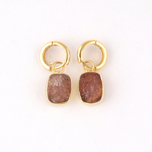 Pendientes de aro de cuarzo cereza natural sin tallar, joyería de moda, chapados en oro de 18k, latón macizo, venta al por mayor, pendientes minimalistas. - Product Image 3