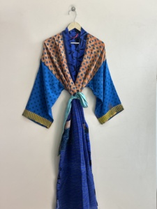 Kimono vintage bohemio de crepé de seda para mujer, bata de noche reciclada. - Product Image 4