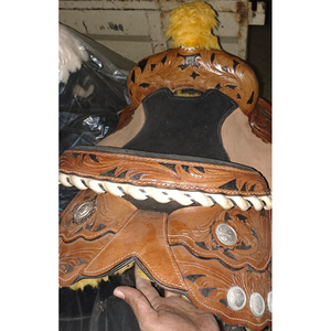 SE VENDEN Monturas de CABALLO de cuero Western CON HERRAMIENTAS COMPLETAS Y TALLADO A MANO COLOR MARRÓN EN DÓLAR 65 TALLA 14 15 16 17 18 - Product Image 2