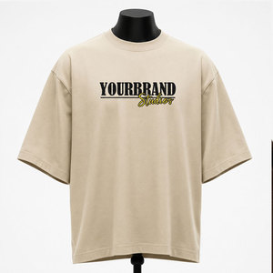 เสื้อยืดคอกลมแขนสั้นสีเบจทรงปกติสำหรับผู้ชาย ผ้าเจอร์ซีย์คอตตอน 100% สไตล์ลำลอง พิมพ์ลายตัวอักษรที่คอหลัง น้ำหนัก 200 กรัม - Product Image 5