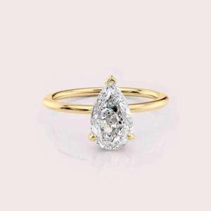 Bague de fiançailles solitaire en or blanc avec pierre de laboratoire taille poire, classique à trois griffes, bague de mariée minimaliste, bague de promesse de mariage - Product Image 1