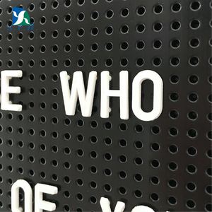 Marco de Aluminio Dorado con Letrero de Letras Negras para Publicidad - Product Image 3