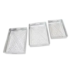 Ensemble de plateaux décoratifs rectangulaires en métal, motif floral gravé, style bohème, design avec poignée, emballage multi-pièces - Product Image 1