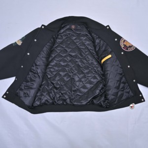 Blouson universitaire en toile pour homme Foreldale, noir et jaune, avec lettrage brodé, style preppy, col montant, personnalisable - Product Image 5