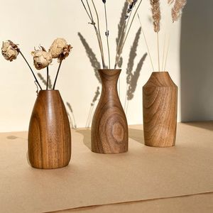 Vase de table en teck moderne artisanal sculpté, design rustique, style Japandi minimaliste, décoration intérieure - Product Image 1