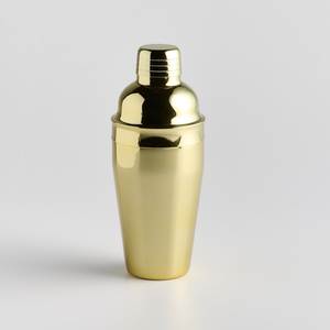 Shaker à cocktails artisanal fabriqué en métal de qualité avec une finition unique, un design ergonomique et un couvercle sécurisé pour recevoir des invités - Product Image 3