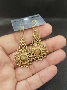 Juego de Joyería de Ojo de Tigre con Incrustaciones de Piedras Preciosas Chapadas en Oro, Aretes Vintage de Ojo de Tigre, Broches de Concha RadianceWhite - Product Image 5