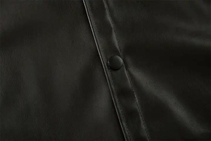 Camisas de Hombre Personalizadas OEM de Manga Corta, Hombros Caídos, Bolsillos Dobles en el Pecho, Botones de Cuerno, Cuero Sintético Sólido, Estilo Vintage Hip Hop - Product Image 5