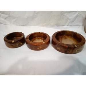 Cendrier en bois de frêne artisanal de qualité supérieure, accessoire de bureau unique pour fumeurs - Product Image 4