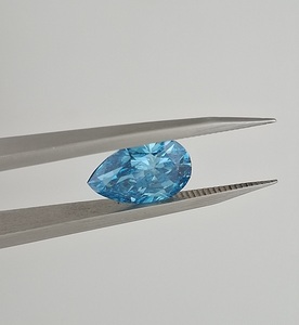 พลอยสังเคราะห์ทรงลูกแพร์ สีฟ้าเข้ม 1 กะรัต รับรองโดย IGI ผลิตในห้องปฏิบัติการด้วยวิธี CVD HPHT ความสะอาดระดับ VS1 สำหรับงานหมั้น - Product Image 2