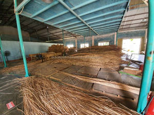 Porte-vêtements en rotin très demandés pour suspendre les vêtements, porte-vêtements personnalisé fabriqué par des artisans vietnamiens, usine B2B - Product Image 6