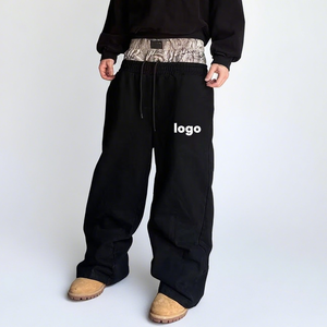 Pantalon de survêtement large pour homme, noir, style streetwear, avec double taille élastique et cordon de serrage, détail camouflage - Product Image 1