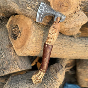 Hacha Vikinga de Acero al Carbono de Grado Industrial con Cabeza Grabada y Mango de Madera Natural, Herramienta Nórdica Tradicional para Uso en Exteriores - Product Image 2