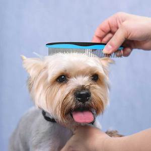 Peine ergonómico portátil para el cuidado diario de mascotas, peine desenredante de pelo con dientes metálicos premium para aseo de mascotas - Product Image 5