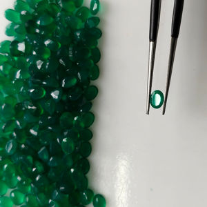 Ónix Verde Natural, Corte Ovalado de 4x3MM, Gema Suelta de la Mejor Calidad para Joyería, Gemas de Red Mountain - Product Image 1