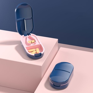 Boîte de rangement portable pour pilules avec coupe-pilules, bleu rose, double compartiment pour l'organisation quotidienne des médicaments - Product Image 1