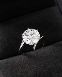 Bague élégante en diamant rond pour femme en or blanc, bague classique de luxe en diamant pour femme, cadeau de fiançailles, cadeau d'anniversaire, bijoux - Product Image 1