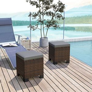 2 Pouf da Esterno Grigi con Cuscini, Poggiapiedi in Rattan Intrecciato e Tavolino Laterale per Patio, Giardino, Bordo Piscina - Arredamento da Esterno - Product Image 2