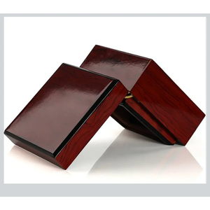 Boîte cadeau de luxe en velours personnalisée pour montre, avec doublure en éponge, finition mate, style simple, emballage rigide carré pour bijoux - Product Image 5