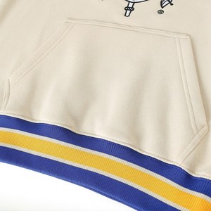 Sudadera con Escudo de Chenilla Sigma Gamma Rho para Mujer, Azul Neutro con Rayas Amarillas, Bolsillo, Cuello Redondo, Sudadera Sorority - Product Image 5