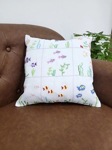 Housse de coussin carrée personnalisée en broderie artisanale motif vie marine, 100% coton lavable, style vintage, taie d'oreiller avec fermeture éclair pour la maison - Product Image 5