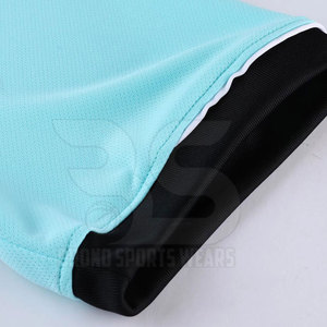 Ensemble de maillot et short de football pour homme à séchage rapide, léger, parfait pour les entraînements intenses et les matchs en plein air - Product Image 4